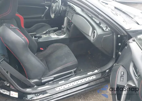 2015 Scion Fr-S z USA, uszkodzony, nr VIN JF1ZNAA17F8712219